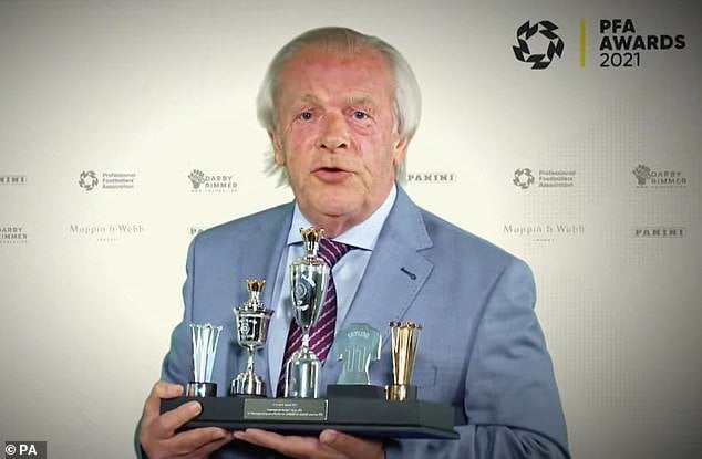 Gordon Taylor បានទទួលពានរង្វាន់សមាគមន៍