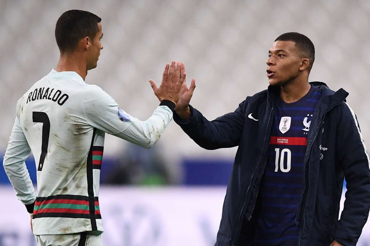 កីឡាករ Kylian Mbappe និង Cristiano Ronaldo