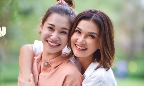Nonie និង Ann Sirium