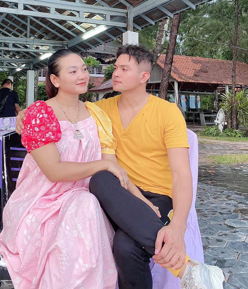លោក ខេមរ: សិរីមន្ត និងភរិយា&nbsp;