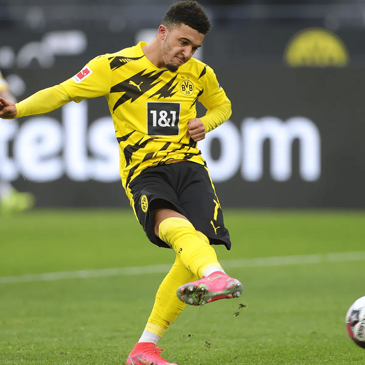 &nbsp; ខ្សែបម្រើ Jadon Sancho