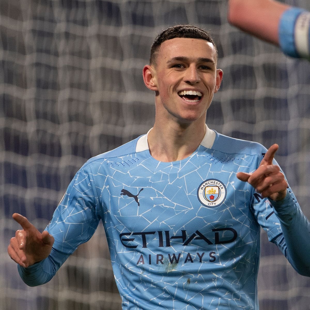 &nbsp; &nbsp;ខ្សែបម្រើ Phil Foden