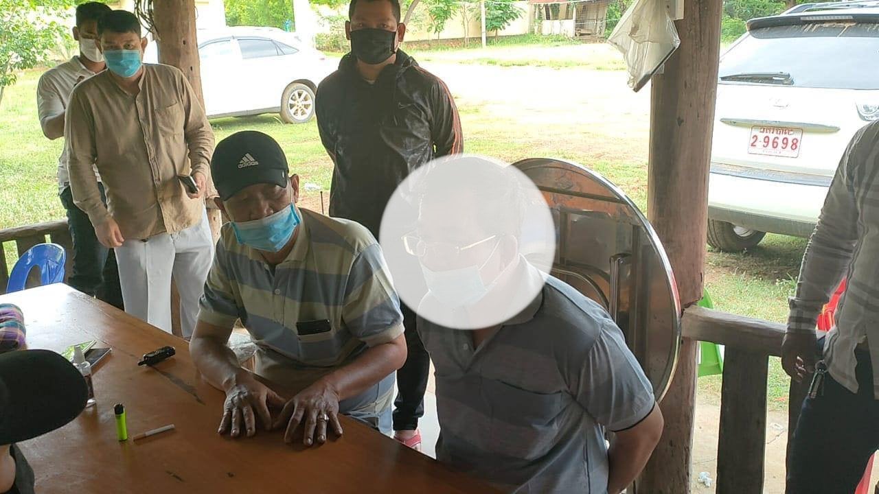 បុរសជនជាប់ចោទខាងលើ