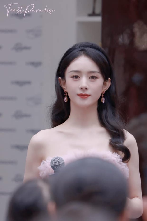 &nbsp;Zhao Liying ថតដោយកាមេរ៉ា