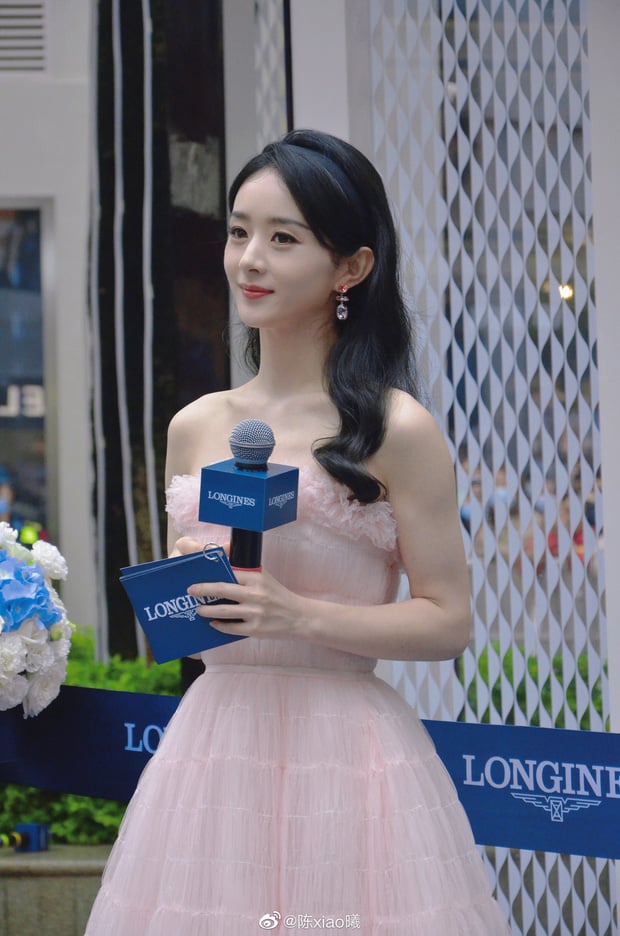  Zhao Liying ថតដោយកាមេរ៉ា