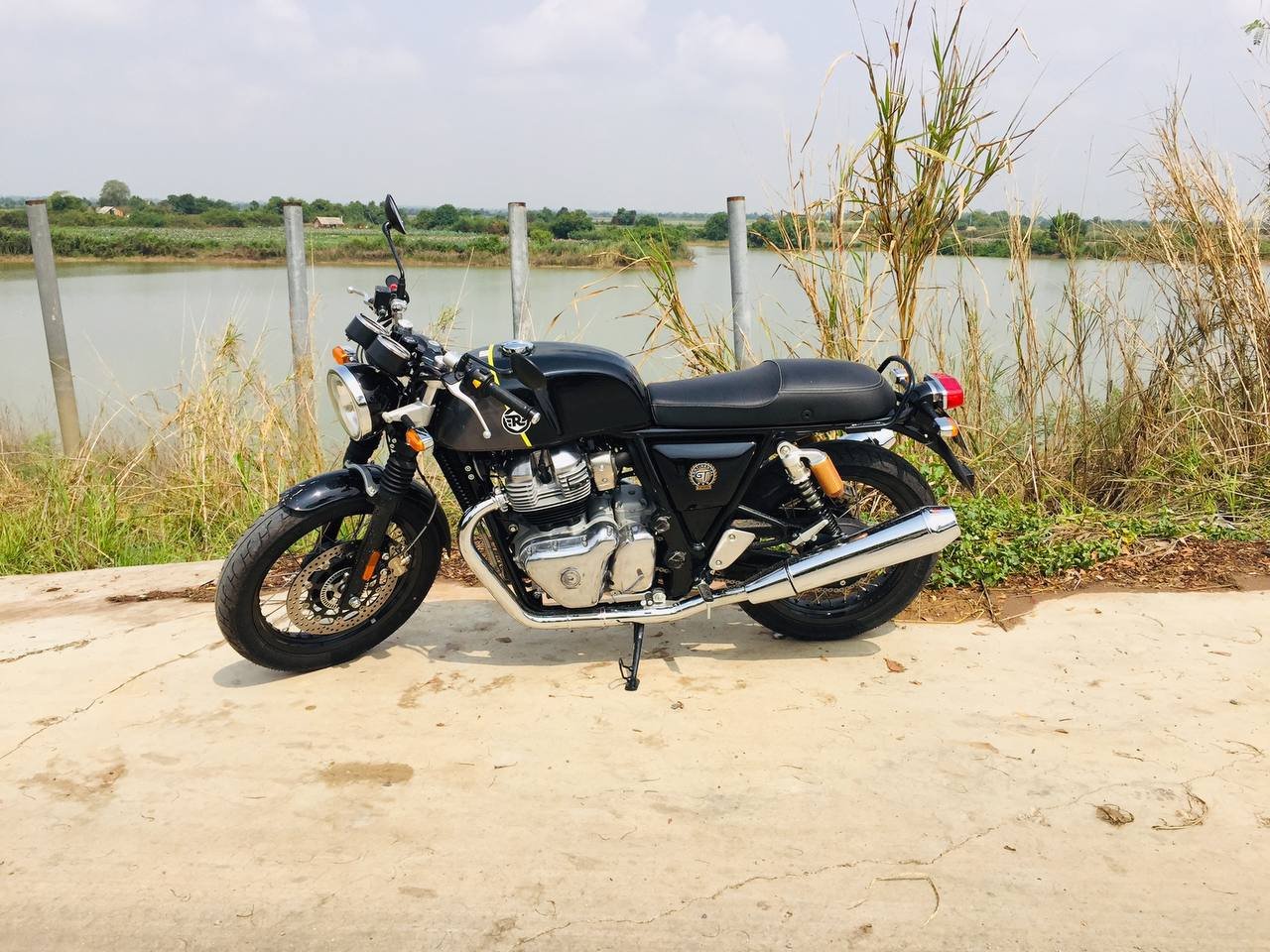 ម៉ូតូ Royal Enfield Interceptor