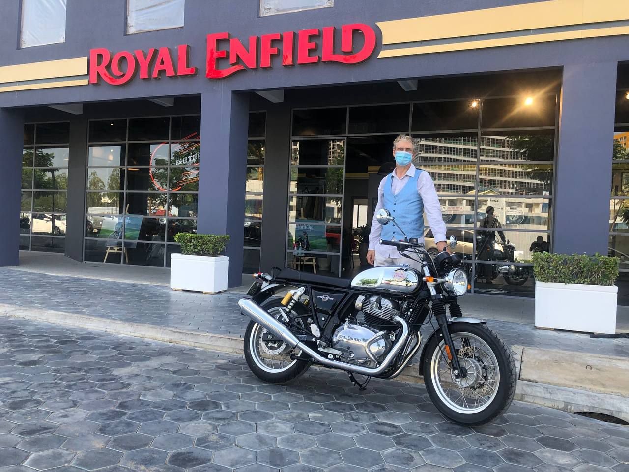 ម៉ូតូ Royal Enfield Interceptor