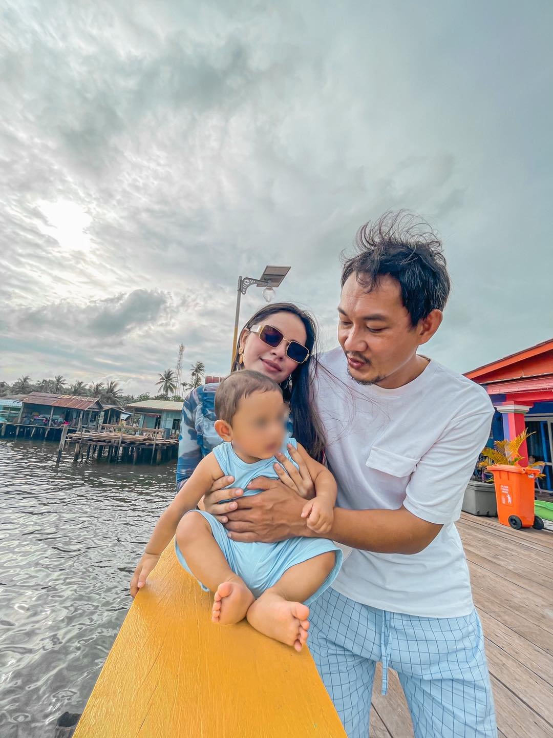 តូតា ស្វាមី និងកូនប្រុស