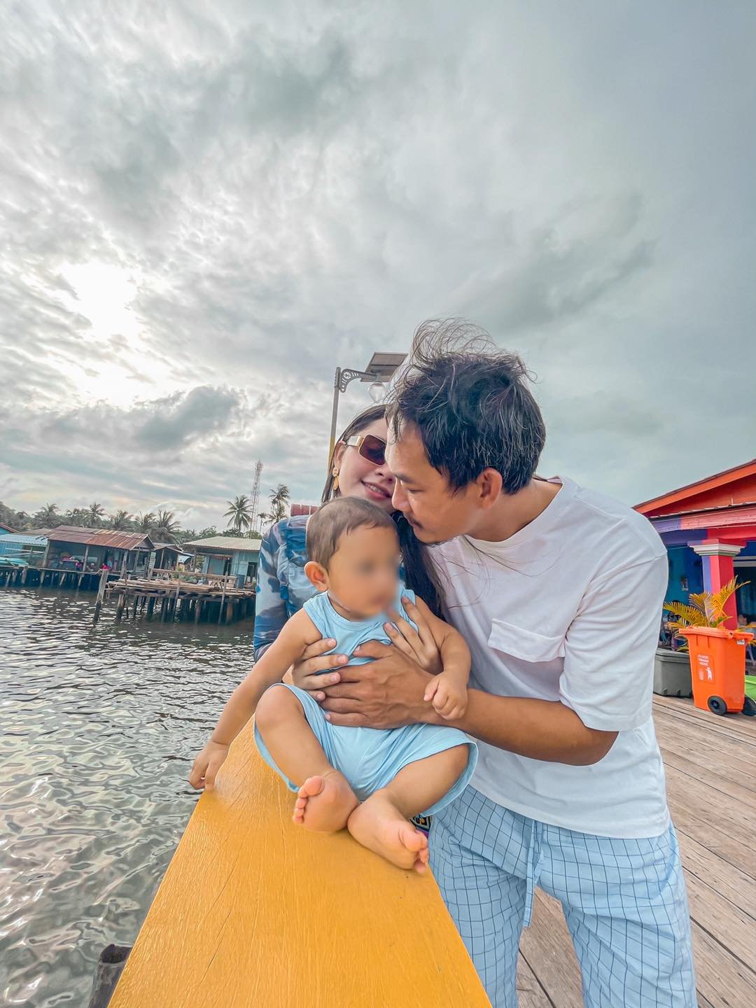 តូតា ស្វាមី និងកូនប្រុស