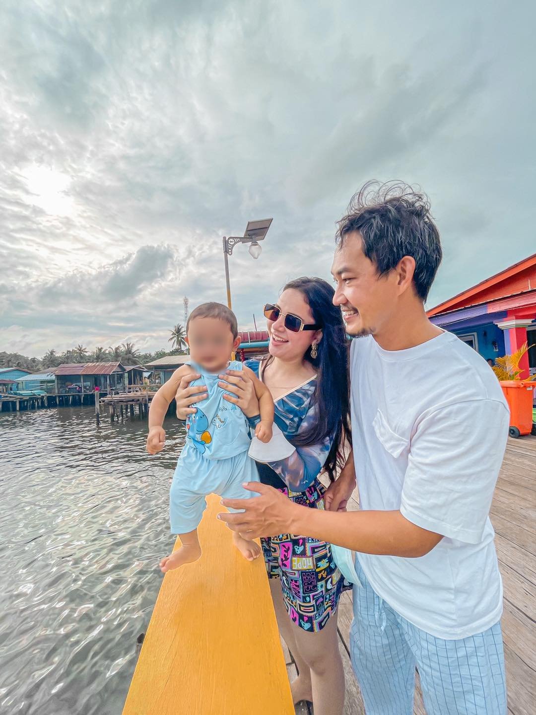 តូតា ស្វាមី និងកូនប្រុស