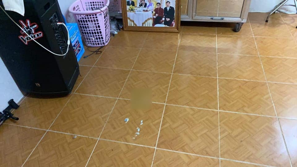 ស្នាមឈាមលើឥដ្ឋ