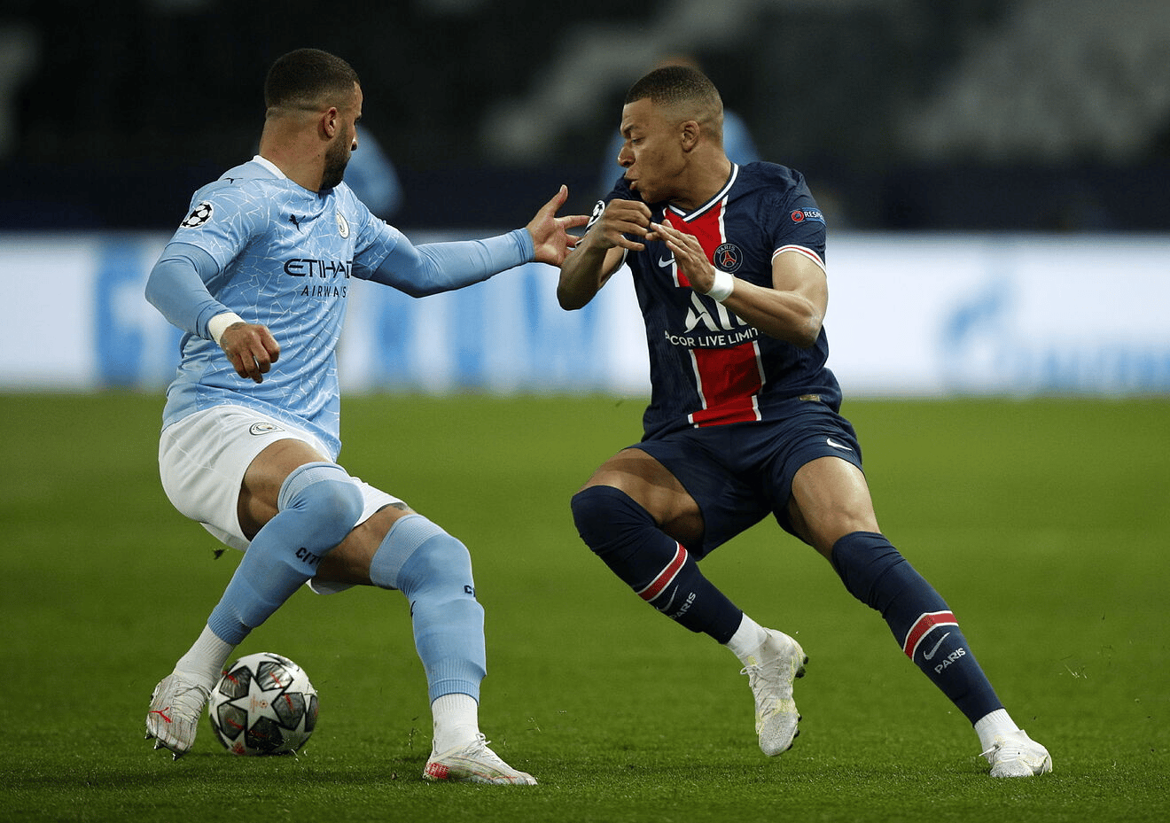 កីឡាករ Kylian Mbappe និង Kyle Walker
