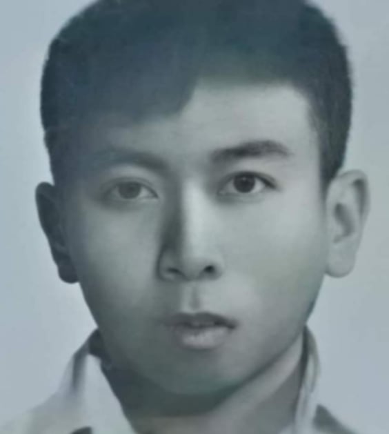 យាយគ្រវីសក់
