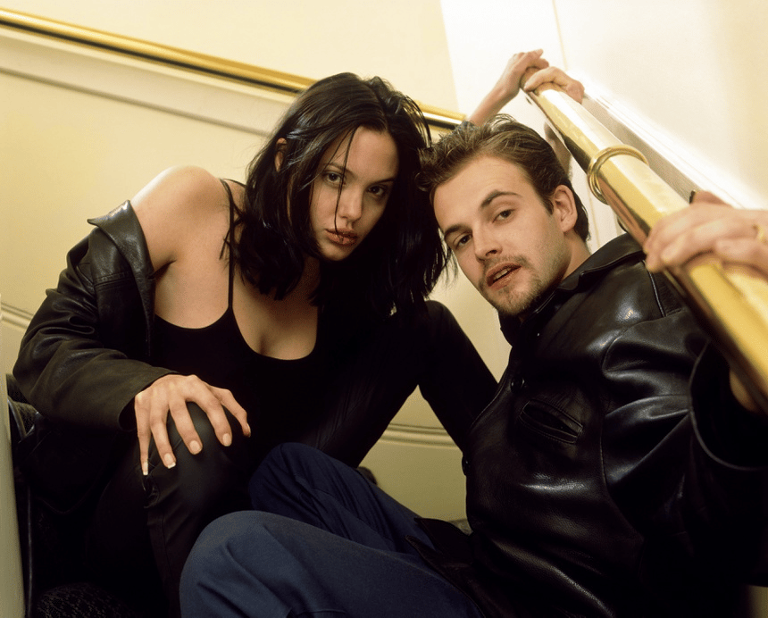 Jonny Lee Miller និង Angelina Jolie បានក្លាយជាមិត្តភក្តិបន្ទាប់ពីលែងលះ