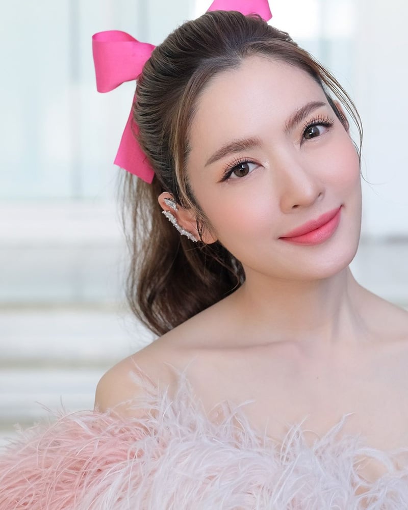សម្រស់ដ៏វ័យក្មេងរបស់ Aff