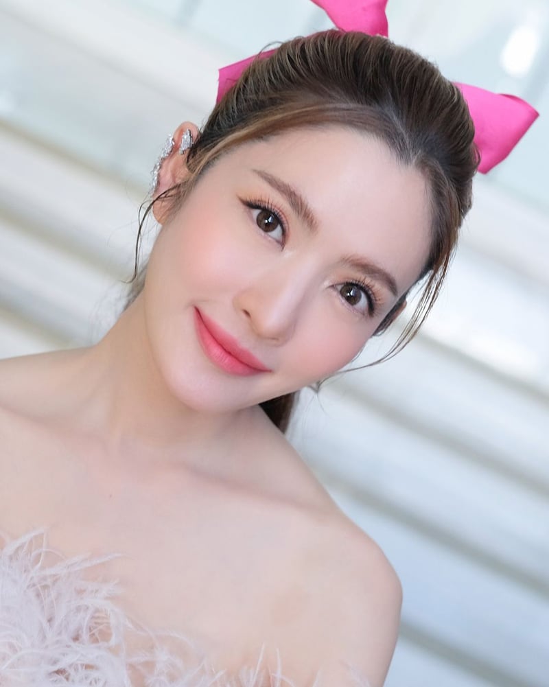 សម្រស់ដ៏វ័យក្មេងរបស់ Aff