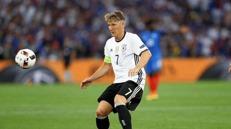 Bastian Schweinsteiger កំឡុងពេលអាឡឺម៉ង់និងបារាំង - វគ្គពាក់កណ្តាលផ្តាច់ព្រ័ត្រ៖ UEFA Euro 2016&nbsp;