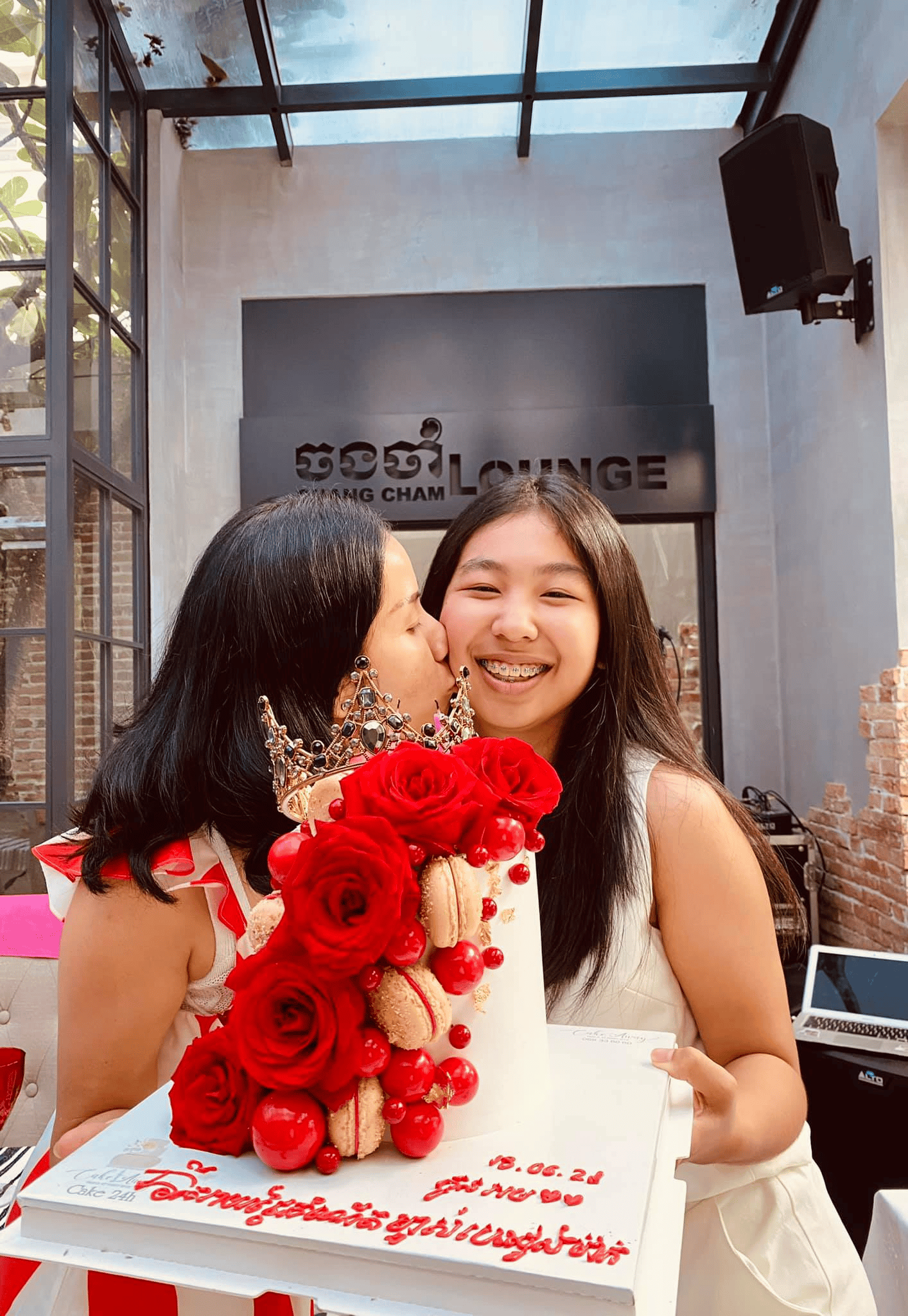 អ្នកនាង យុគ ចិន្តា និងកូនស្រី