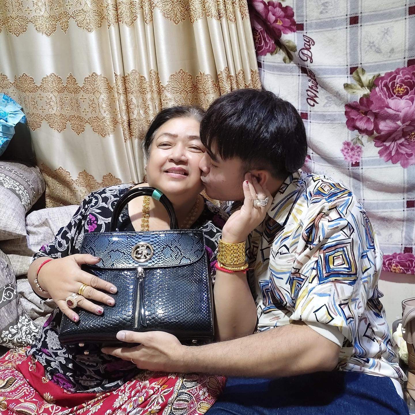 លោក​ ឆនសុវណ្ណរាជ និងអ្នកម្តាយ