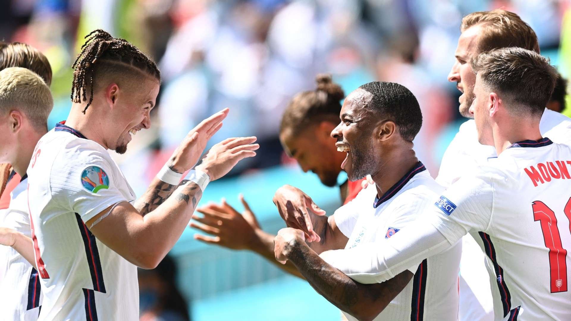 កីឡាករ Kalvin Phillips និង Raheem Sterling