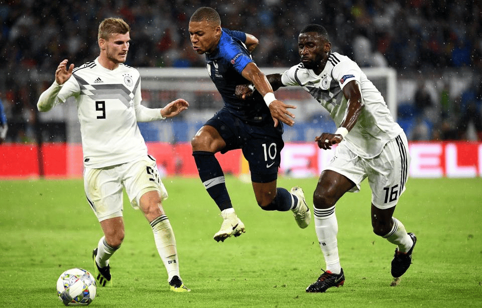 កីឡាករ&nbsp;Antonio Rudiger និង Kylian Mbappe