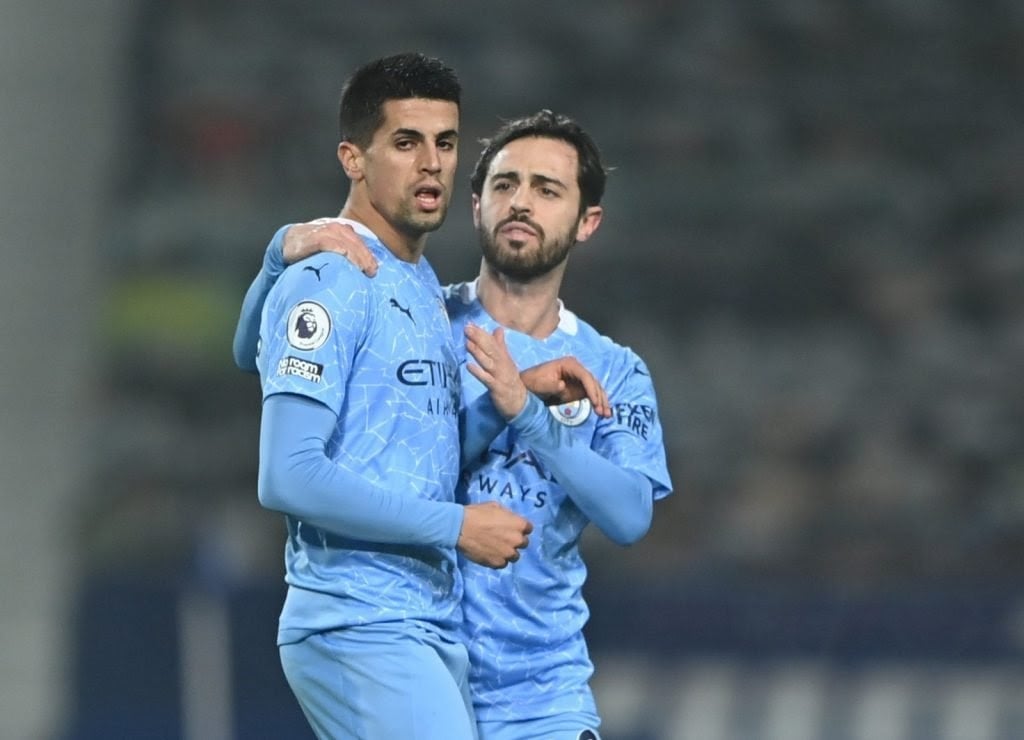 ខ្សែការពារ Joao Cancelo និង Bernado Silva