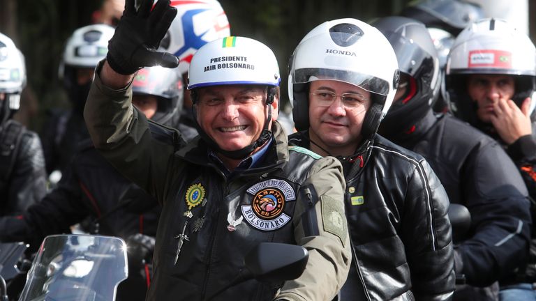 រូបប្រធានាធិបតី Jair Bolsonaro មិនពាក់ម៉ាស់រូបប្រធានាធិបតី Jair Bolsonaro មិនពាក់ម៉ាស់
