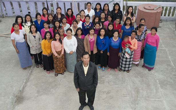លោក&nbsp;Ziona Chana និងប្រពន្ធ
