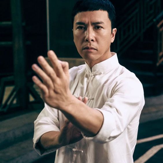 &nbsp;Donnie Yen ឬ កុំកុំ