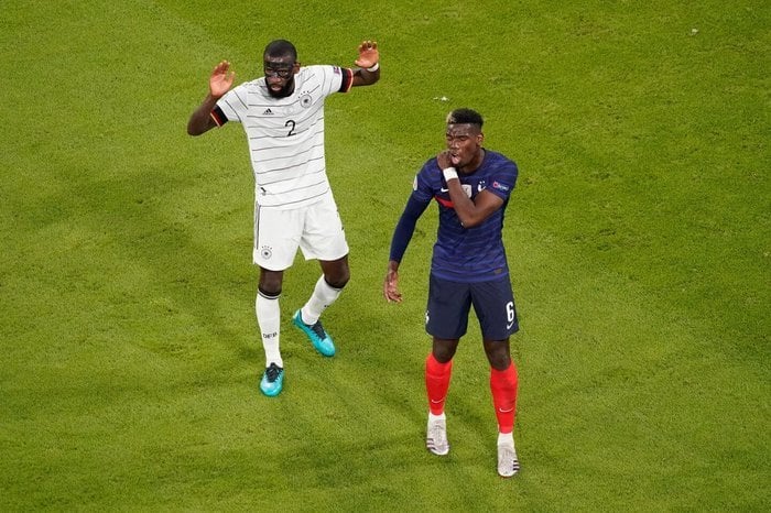 ខ្សែការពារ Antonio Rudiger និងខ្សែបម្រើ Paul Pogba&nbsp;