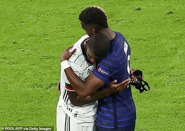 ខ្សែការពារ Antonio Rudiger និងខ្សែបម្រើ Paul Pogba&nbsp;
