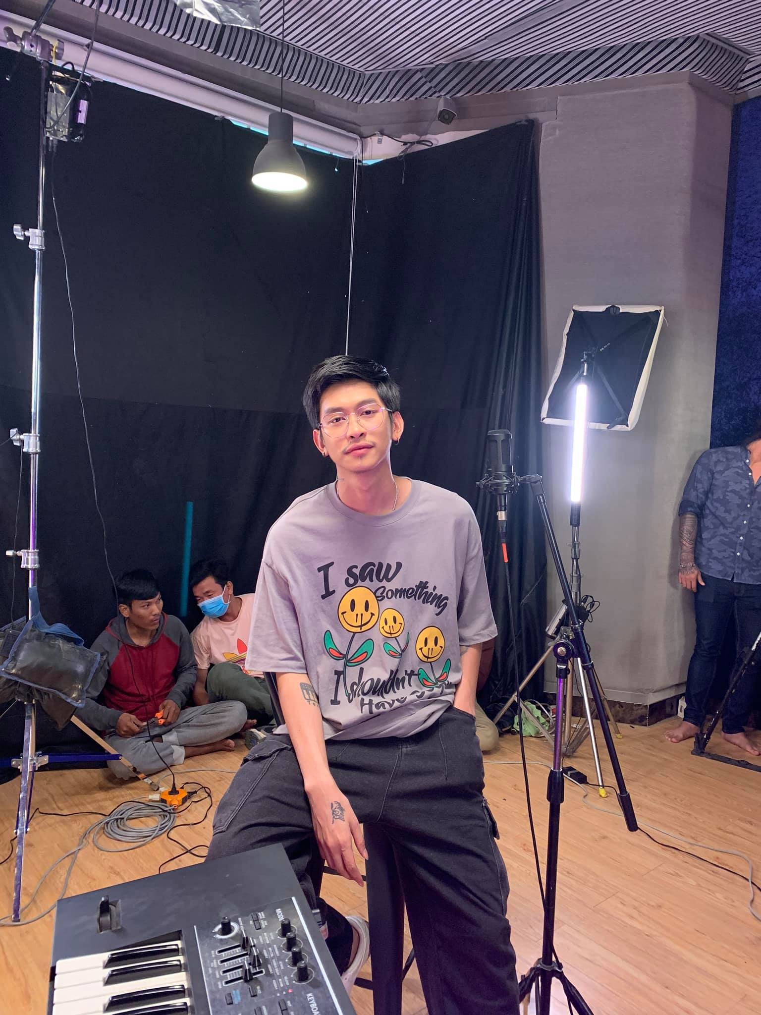 ថេណា