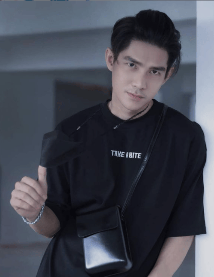 &nbsp;ខាត់ វ៉ៃហាំង