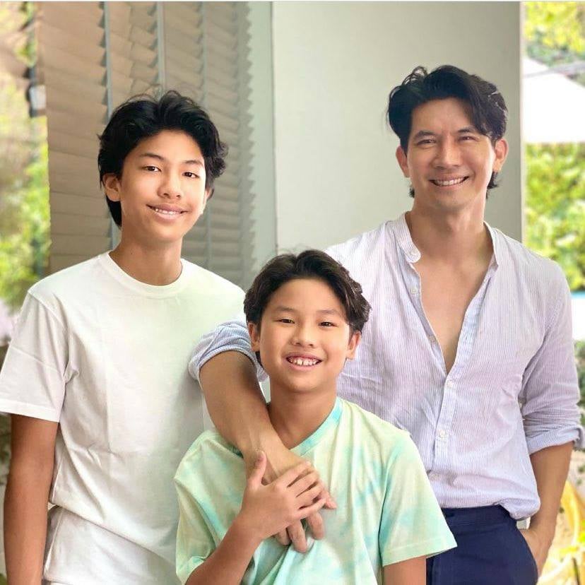 Ken Theeradeth និងកូនប្រុសទាំងពីរ