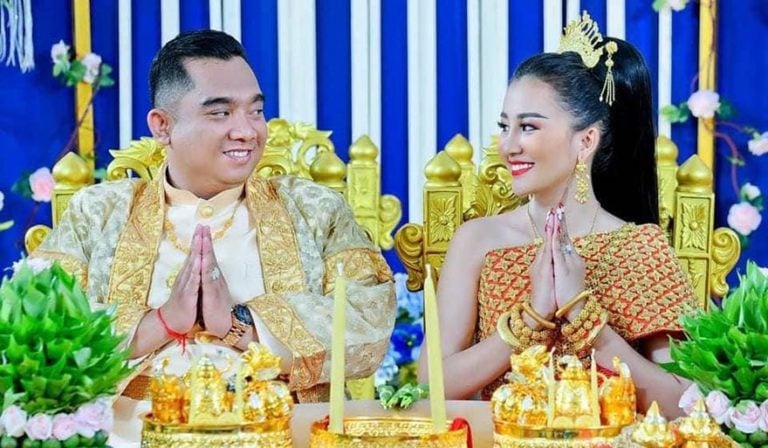 ឈឹម អារិយ៉ា និង រស់ ឧស្សាហ៍