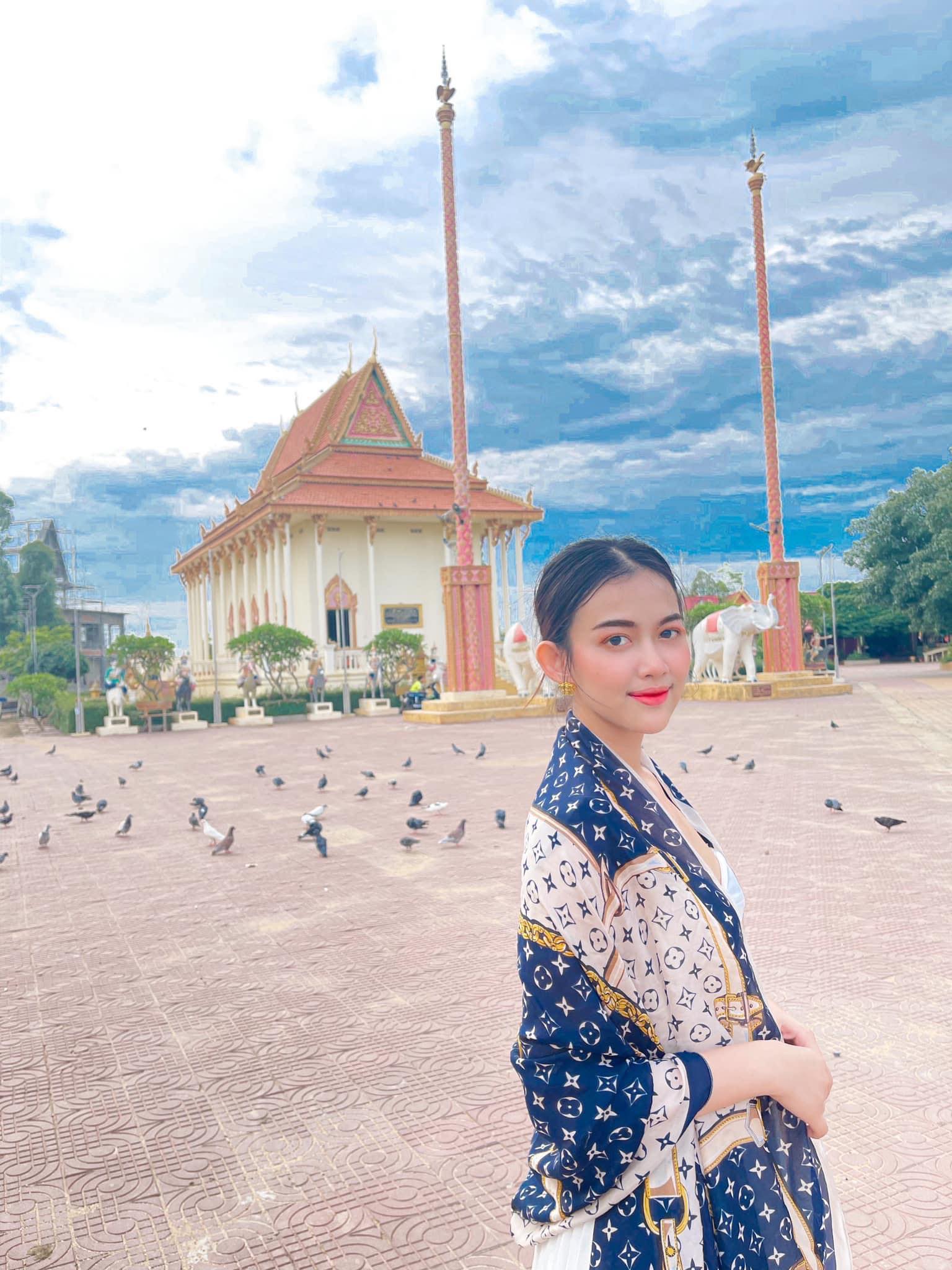 កញ្ញ ស៊ឹម ស្រីនិច