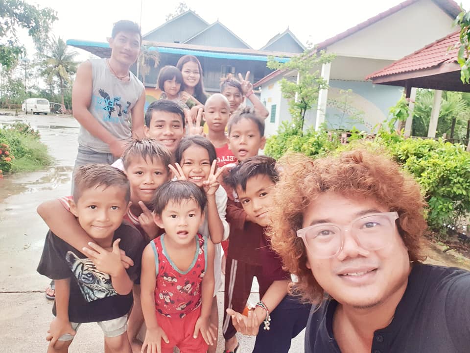 លោក ផន ផល្លា និង ក្មេងៗ