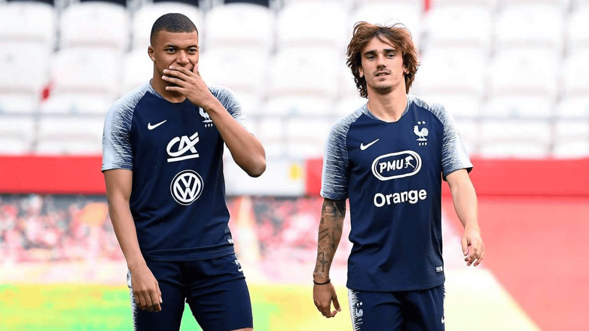 &nbsp; កីឡាករ&nbsp;Kylian Mbappe និង Antoine Griezmann