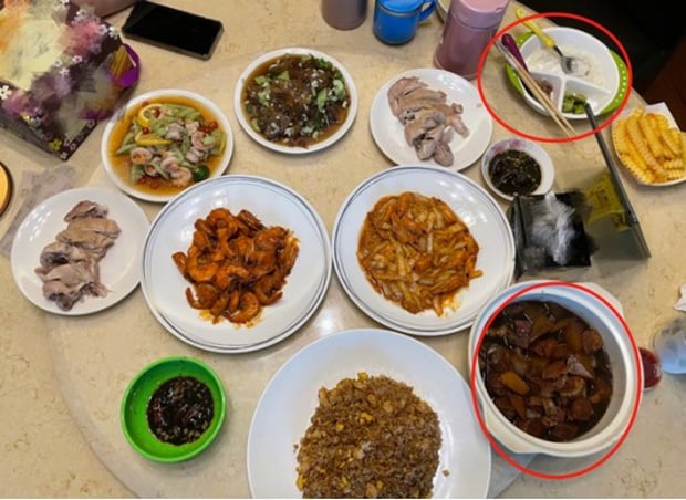 រូបភាពបង្ហាញពីម្ហូបអាហារក្នុងពេលញ៉ាំអាហារពេលល្ងាចជុំគ្រួសាររបស់ Huang Xiaoming និង AngelaBaby
