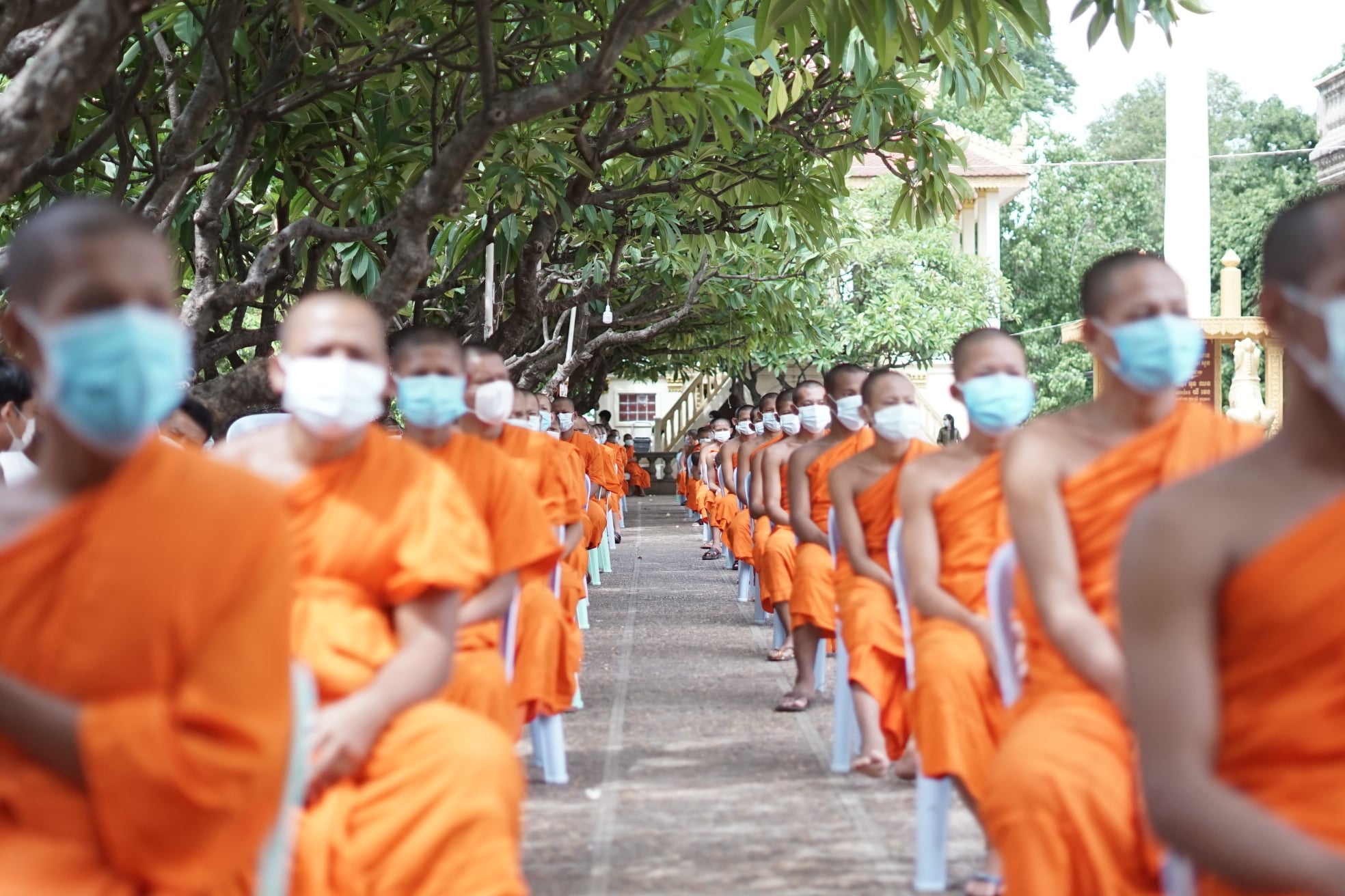ក្រុមគ្រូទេព្យមកធ្វើសំណាកព្រះសង្ឃ និងអ្នកស្នាក់នៅវត្ត