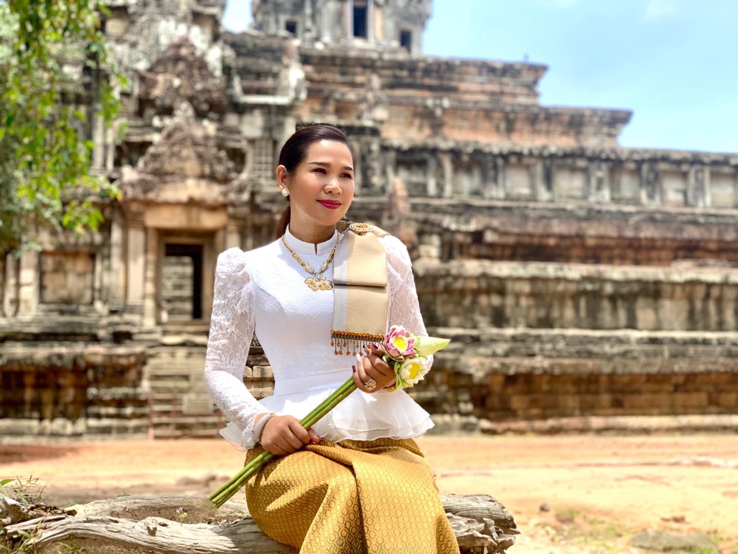 &nbsp; អ្នកនាង&nbsp;ម៉េង កែវពេជ្ជតា
