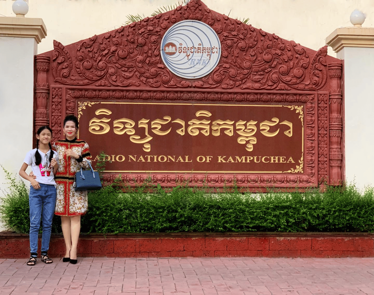 &nbsp; អ្នកនាង&nbsp;ម៉េង កែវពេជ្ជតា និងកូនៗ
