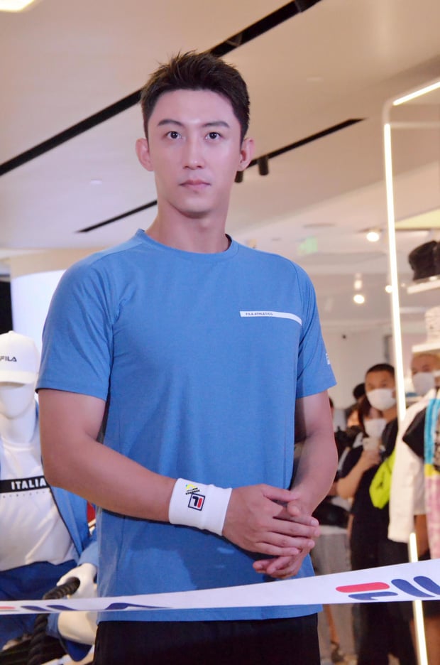 &nbsp;Huang Jingyu