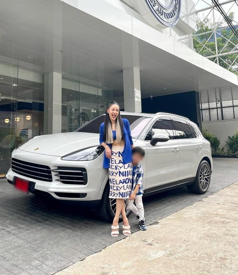 រូបភាពឡានថ្មីដែល Pat បានទិញជាកាដូថ្ងៃកំណើតខ្លួន