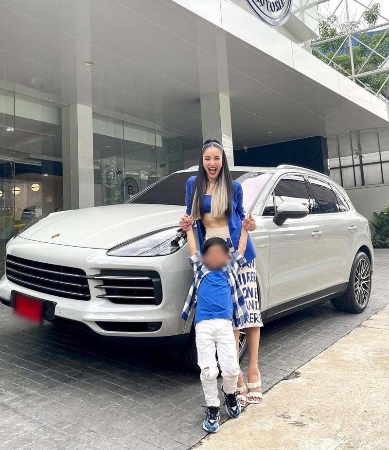 រូបភាពឡានថ្មីដែល Pat បានទិញជាកាដូថ្ងៃកំណើតខ្លួន