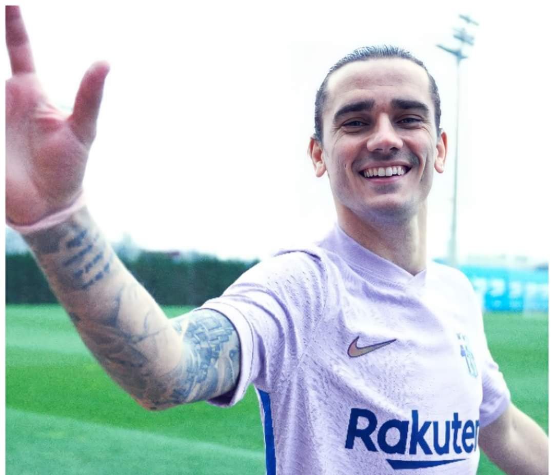 រូបថតដែលខ្សែប្រយុទ្ធ Antoine Griezmann ផ្សព្វផ្សាយឯកសណ្ឋាននេះ