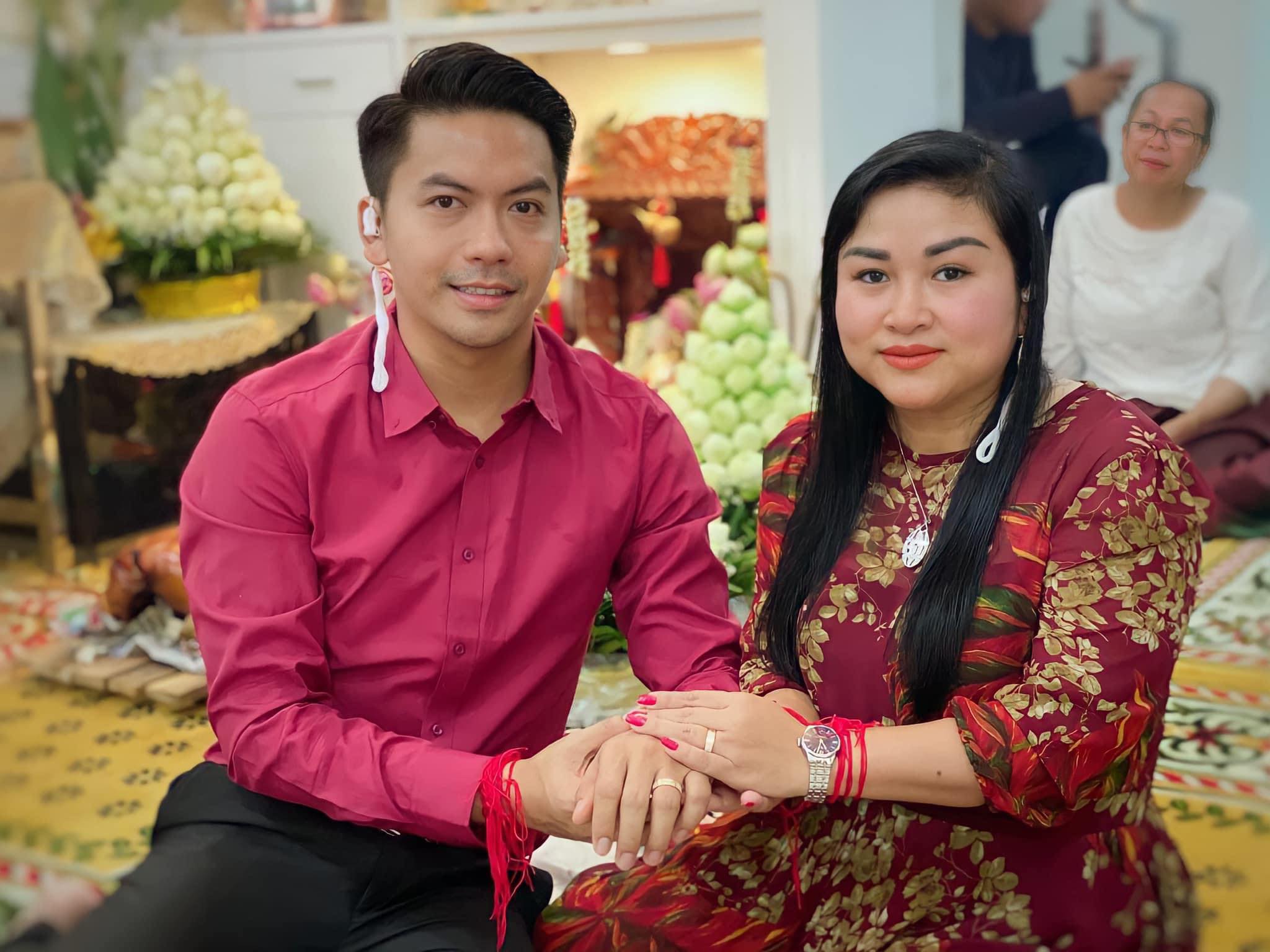 លោក ណាខុន ជាមួយភរិយា