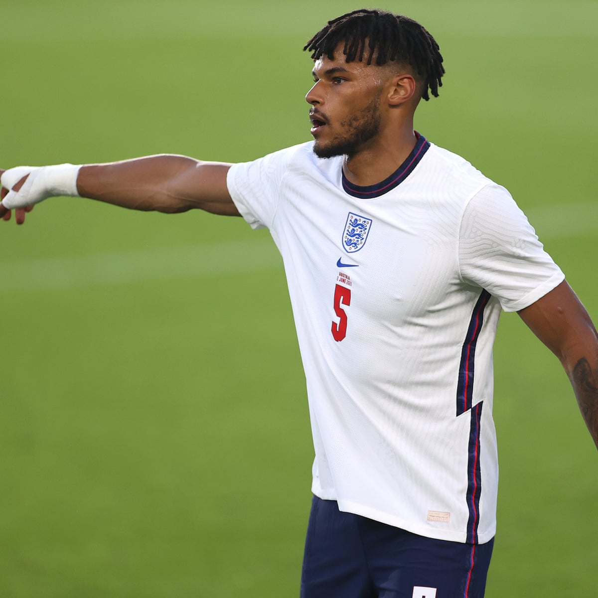 ខ្សែការពារ&nbsp;Tyrone Mings