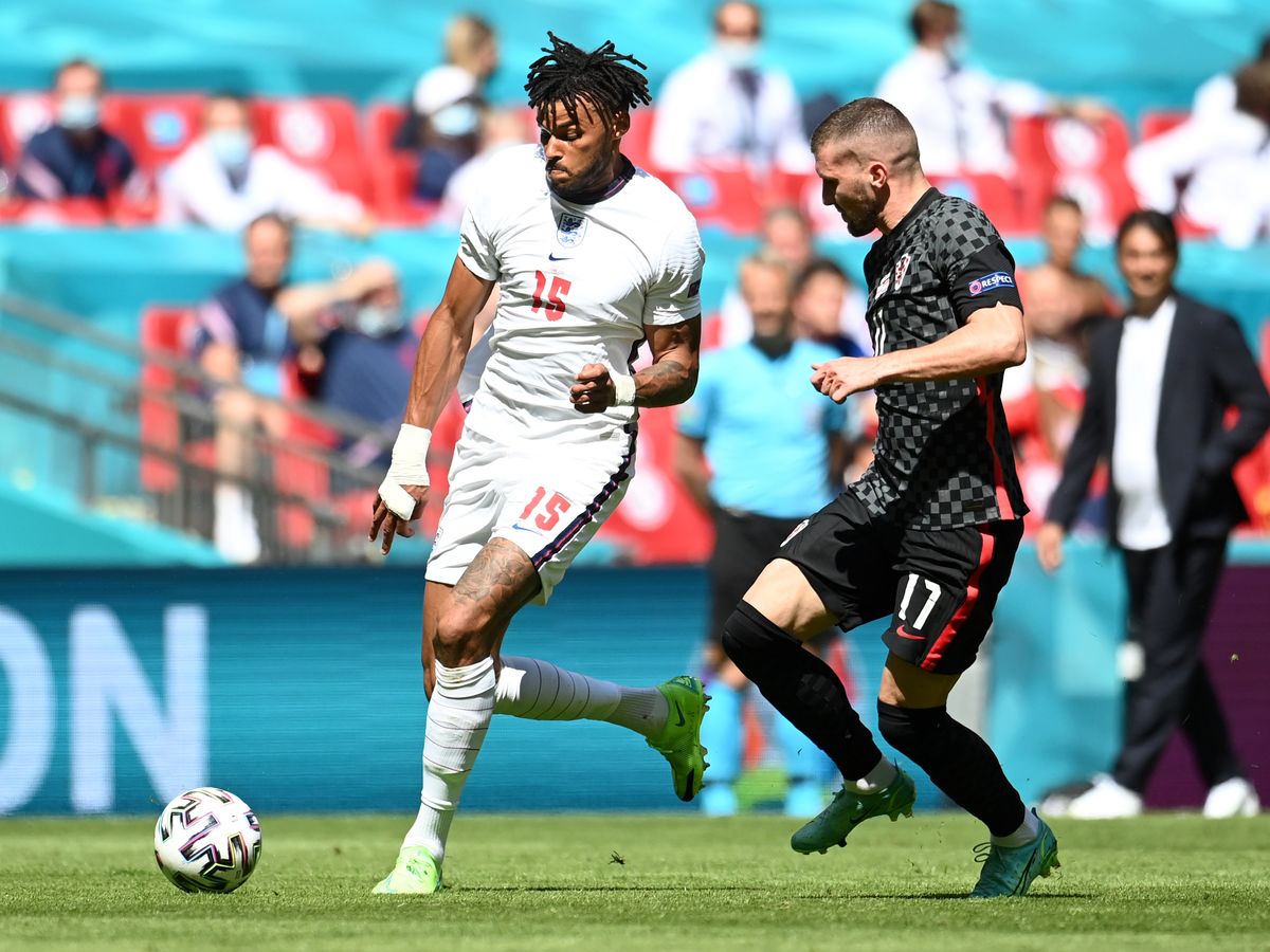 ខ្សែការពារ&nbsp;Tyrone Mings ក្នុងការប្រកួតទល់នឹង ក្រូអាត