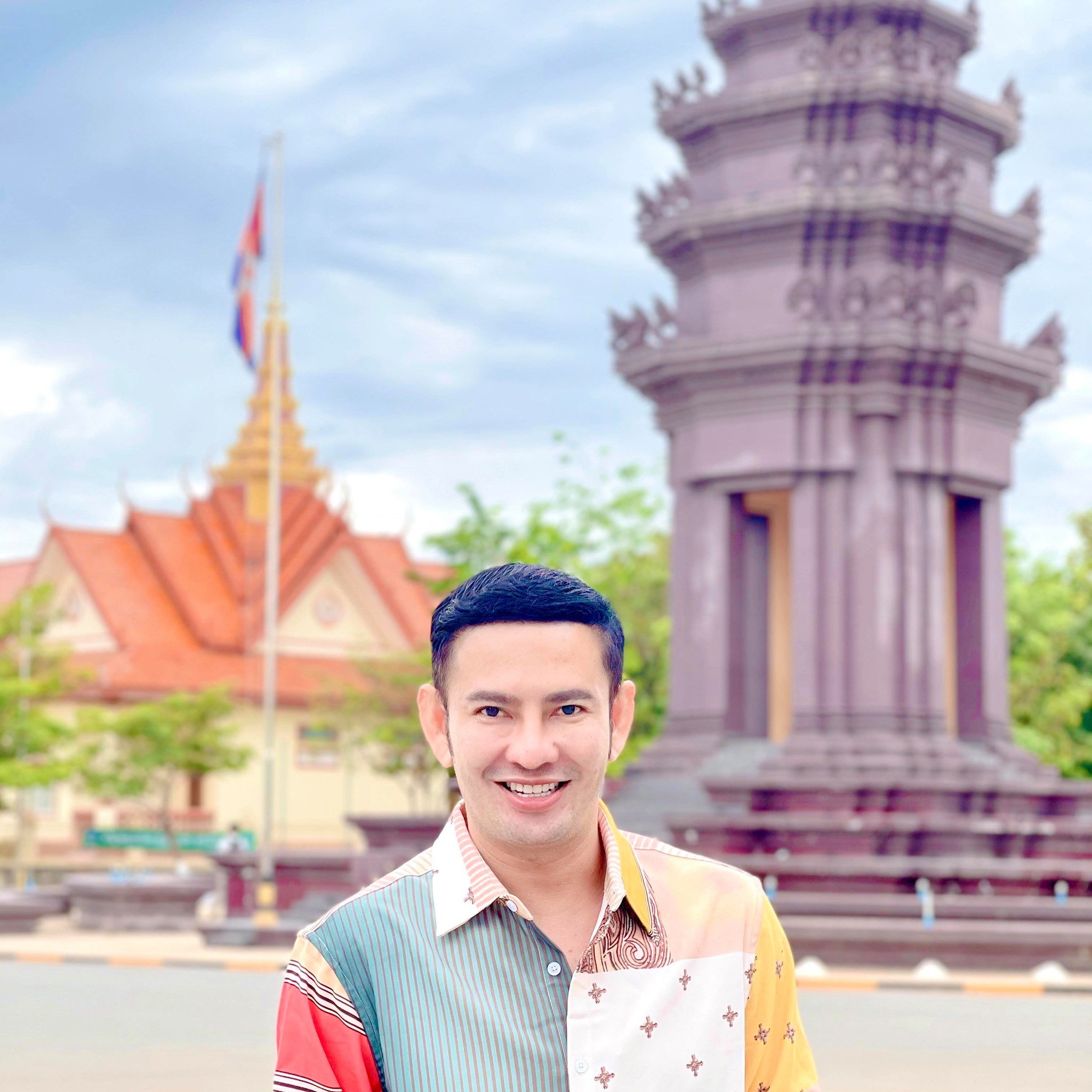 តារាចម្រៀង ករុណា ពេជ្រ